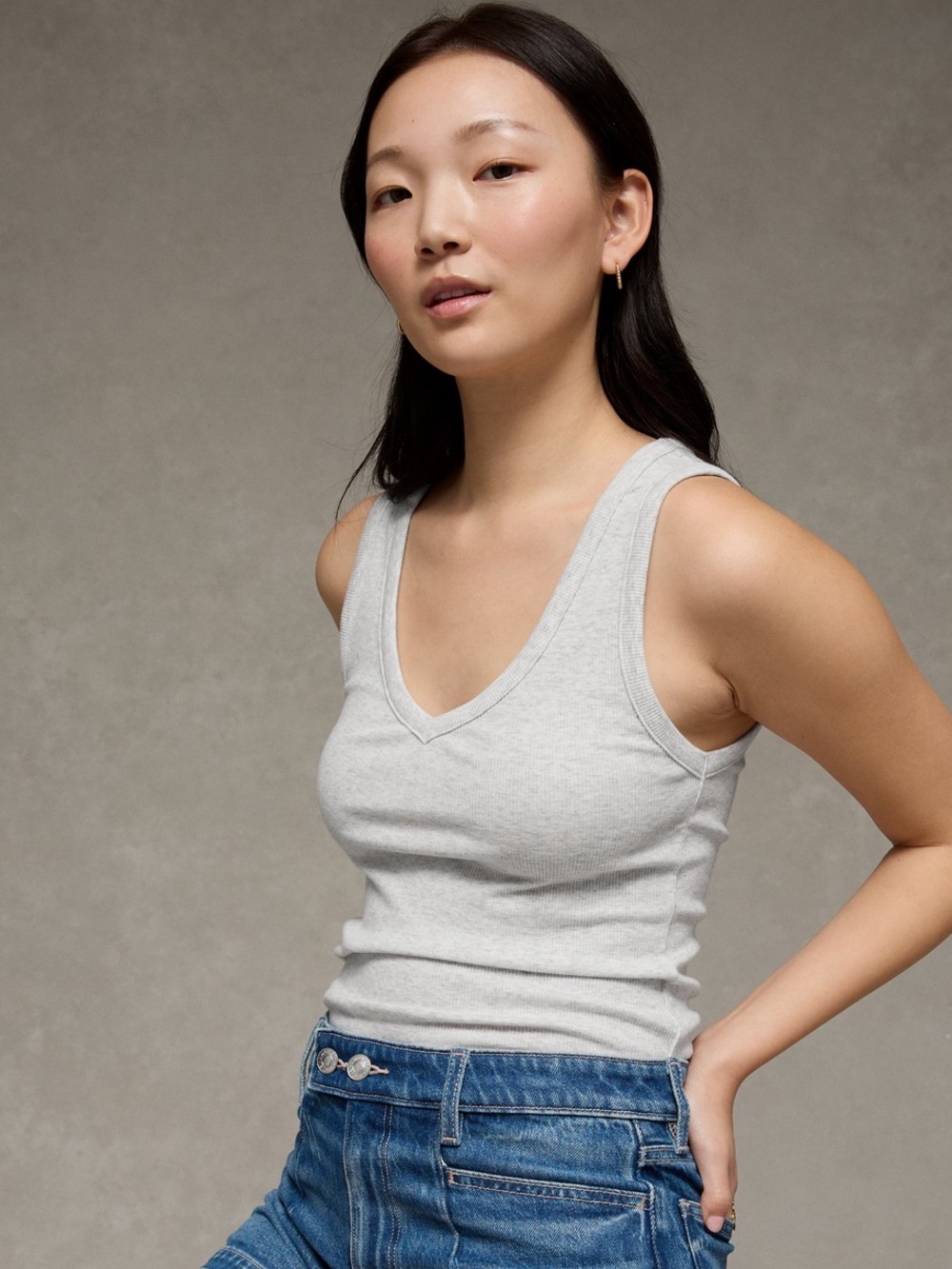 American Eagle V-Neck Boyfriend Gray Stretchy Tank Top Size Medium